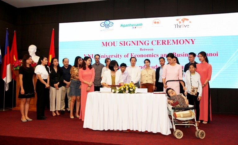 University of Economics and Business - VNU signed a Memorandum of understanding with Thuong Thuong Handicraft