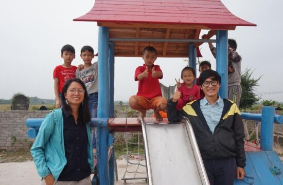 Doanh nghiệp trao tặng sân chơi cho trẻ em nghèo tại Đông Anh, Hà Nội theo chương trình trả nợ của Thriive Hà Nội