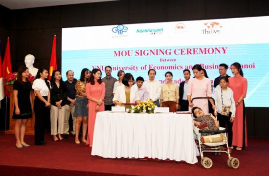 University of Economics and Business - VNU signed a Memorandum of understanding with Thuong Thuong Handicraft